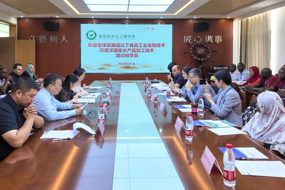 来访学员由各国高校